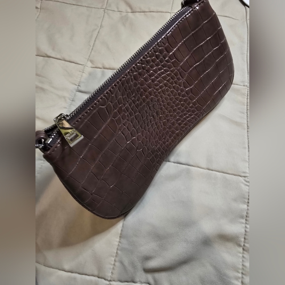 Elegant JWPEI Brown Crocodile-Embossed Shoulder Bag - Picture 3 of 6